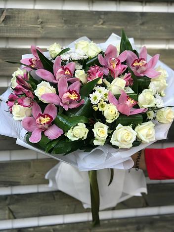 Букет цветов из: Розы и Хризантемы в Ессентукской