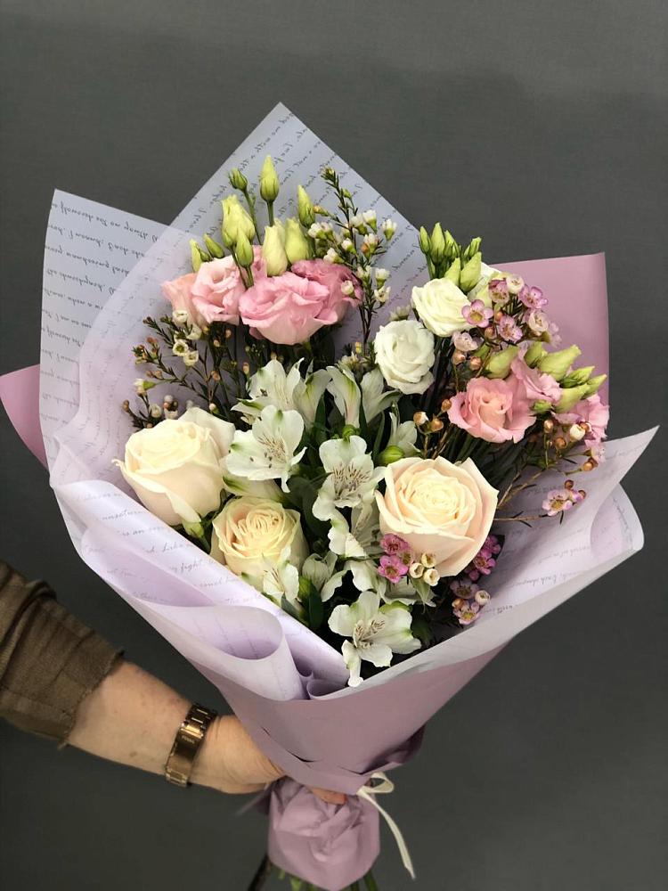 Букет цветов из: Альстромерии, Розы и Лизиантусы в Ессентукской