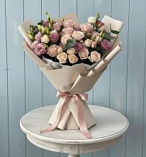 Букет цветов из:  Розы и Лизиантусы в Ессентукской