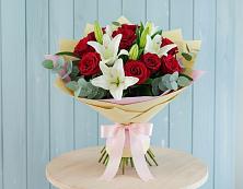 Букет цветов из:  Лилии и Розы в Ессентукской