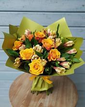 Букет цветов из:  Альстромерии и Розы в Ессентукской