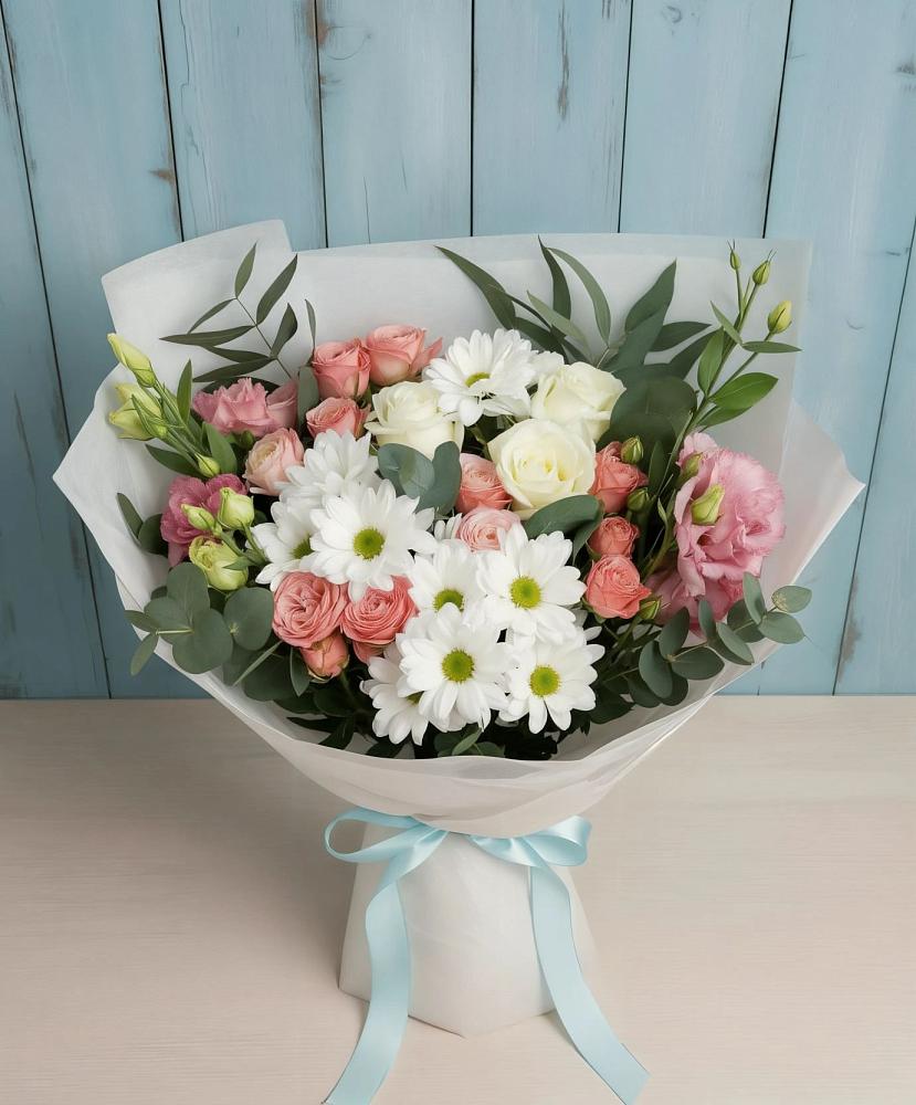 Букет цветов из: Розы, Лизиантусы и Хризантемы в Ессентукской