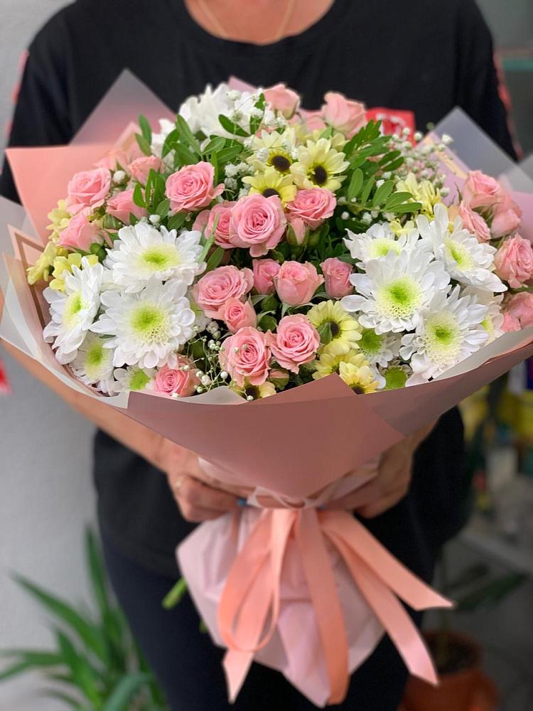 Букет цветов из: Розы и Хризантемы в Ессентукской