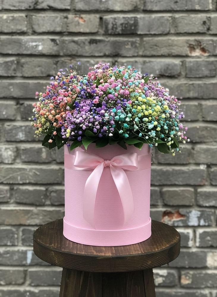 Цветочная композиция из Гипсофила и Розы в шляпной коробке в Ессентукской