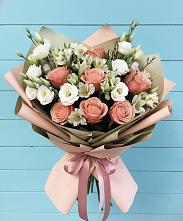 Букет цветов из:  Розы, Альстромерии и Лизиантусы в Ессентукской
