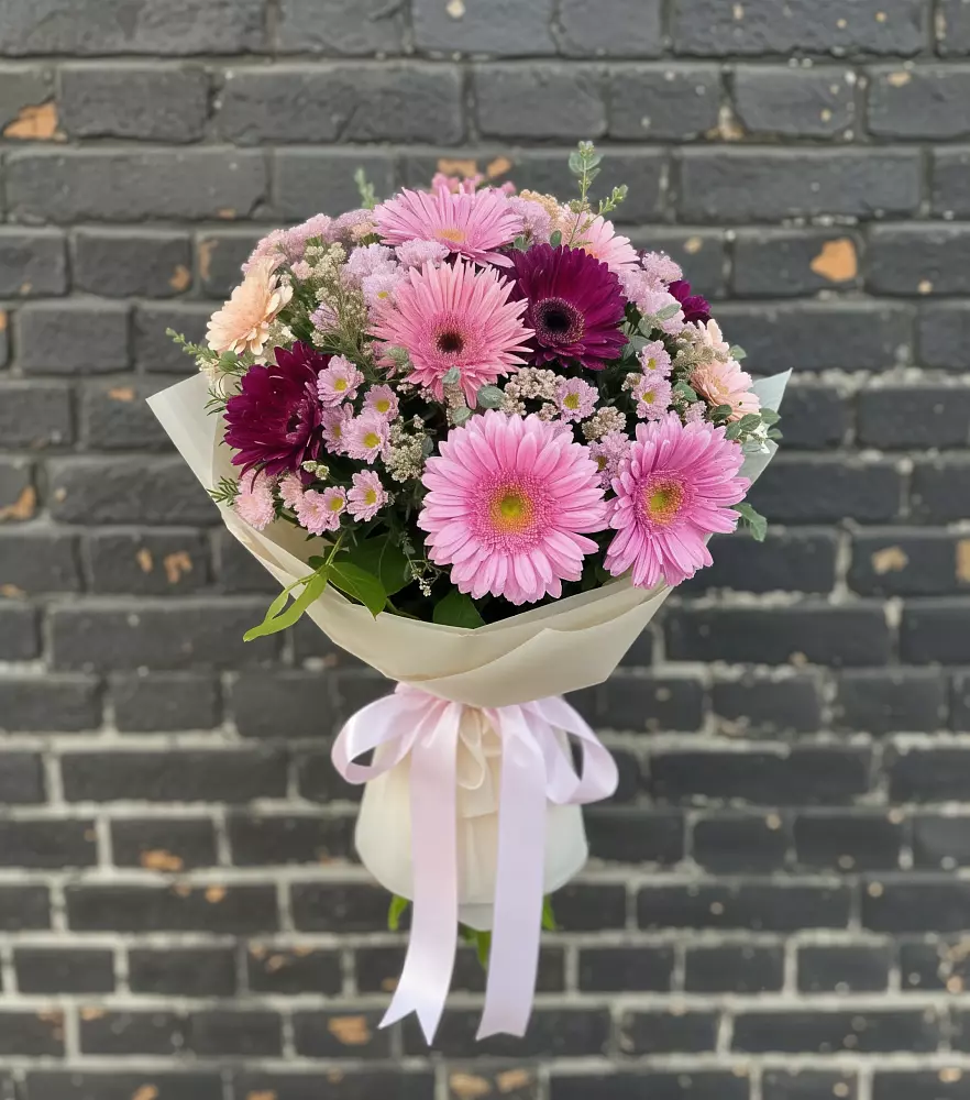Букет цветов из: Герберы и Хризантемы в Ессентукской