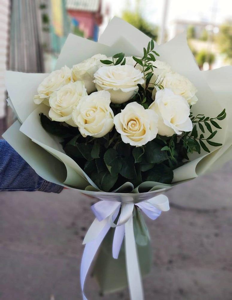 Букет Белые розы Проуд в Ессентукской
