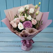 Букет цветов из:  Розы и Лизиантусы в Ессентукской