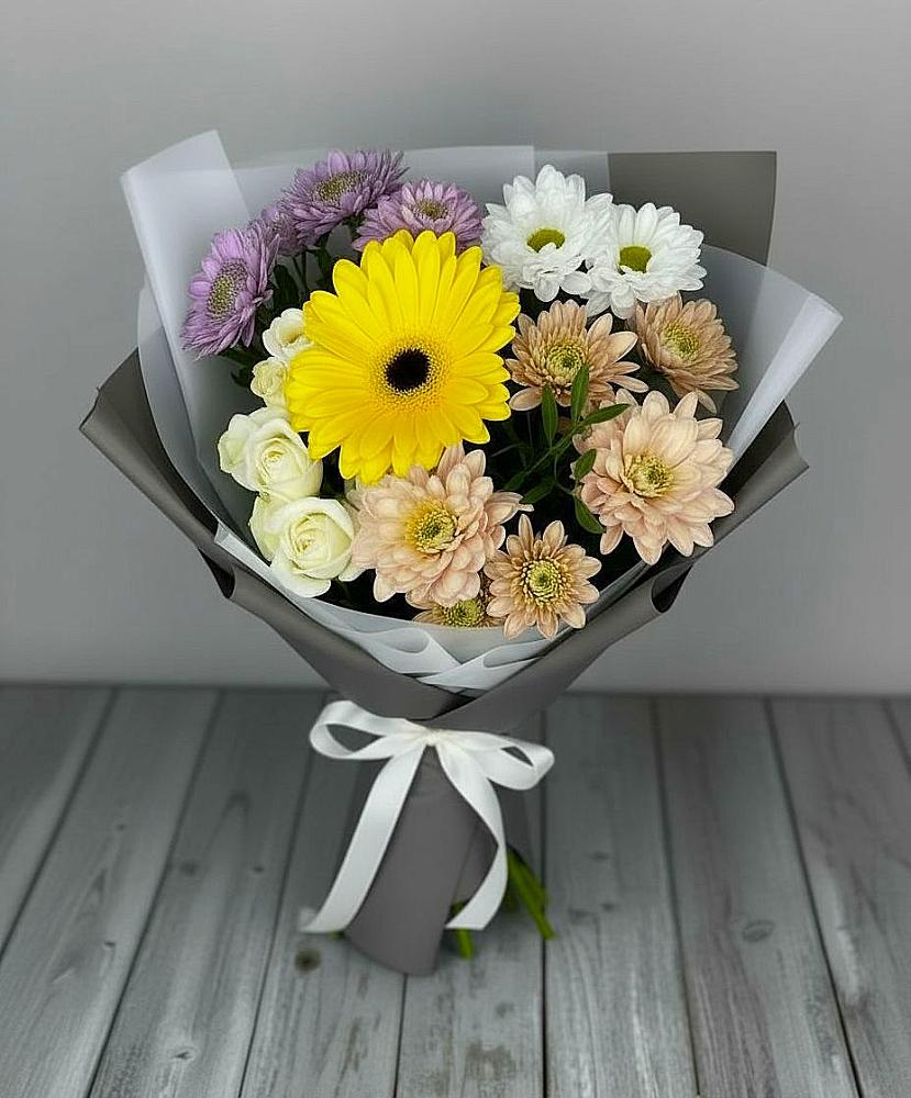 Букет цветов из: Розы, Герберы и Хризантемы в Ессентукской