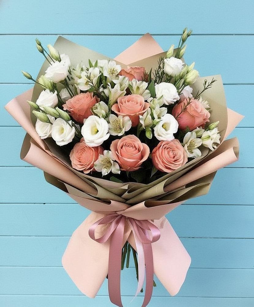 Букет цветов из: Розы, Альстромерии и Лизиантусы в Ессентукской