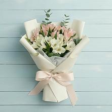 Букет цветов из:  Альстромерии в Ессентукской