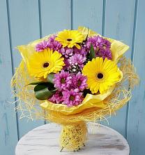 Букет цветов из:  Хризантемы и Герберы в Ессентукской