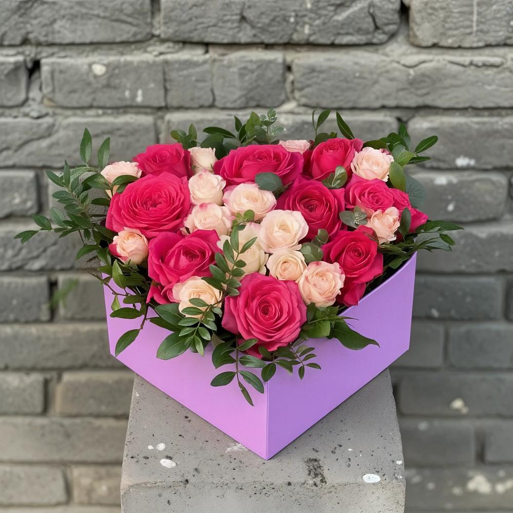 Цветочная композиция из Розы в коробке в Ессентукской