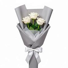 Букет 3 белые розы в Ессентукской