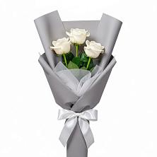 Букет 3 белые розы в Ессентукской