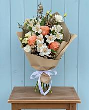 Букет цветов из:  Альстромерии, Лизиантусы, Розы и Хризантемы #REPLACE_PRED# Ессентукской