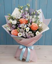 Букет цветов из:  Лизиантусы, Розы, Альстромерии и Гипсофила в Ессентукской