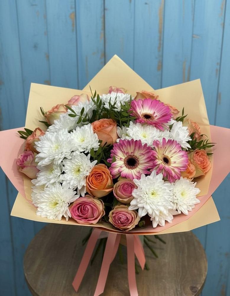 Букет цветов из: Розы, Герберы и Хризантемы в Ессентукской