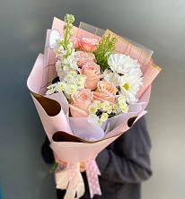 Букет цветов из:  Хризантемы и Розы в Ессентукской