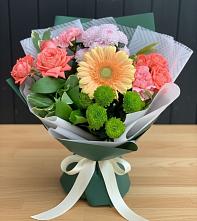 Букет цветов из:  Гвоздики, Розы, Герберы и Хризантемы в Ессентукской