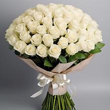 Букет 101 беля роза Белоснежка в Ессентукской