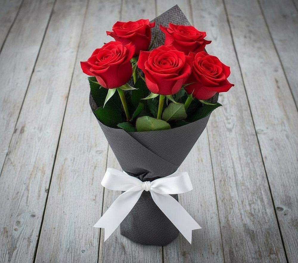 Букет 5 Красных роз Эдлесс Лав в Ессентукской