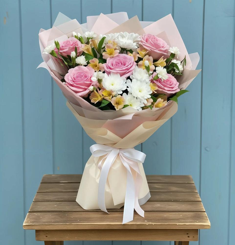 Букет цветов из: Гвоздики, Орхидеи и Розы в Ессентукской