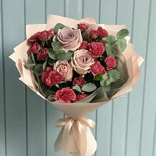 Букет цветов из:  Гвоздики и Розы в Ессентукской