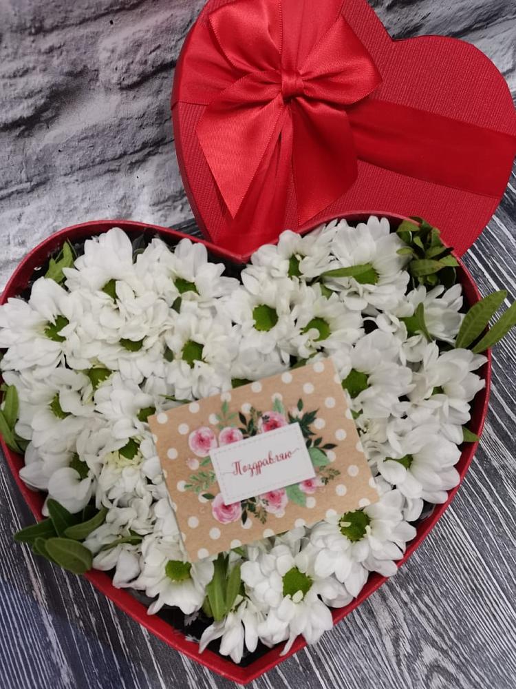 Цветочная композиция из Хризантемы в виде сердца в Ессентукской