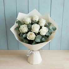 Букет Белые розы в Эвкалипте в Ессентукской