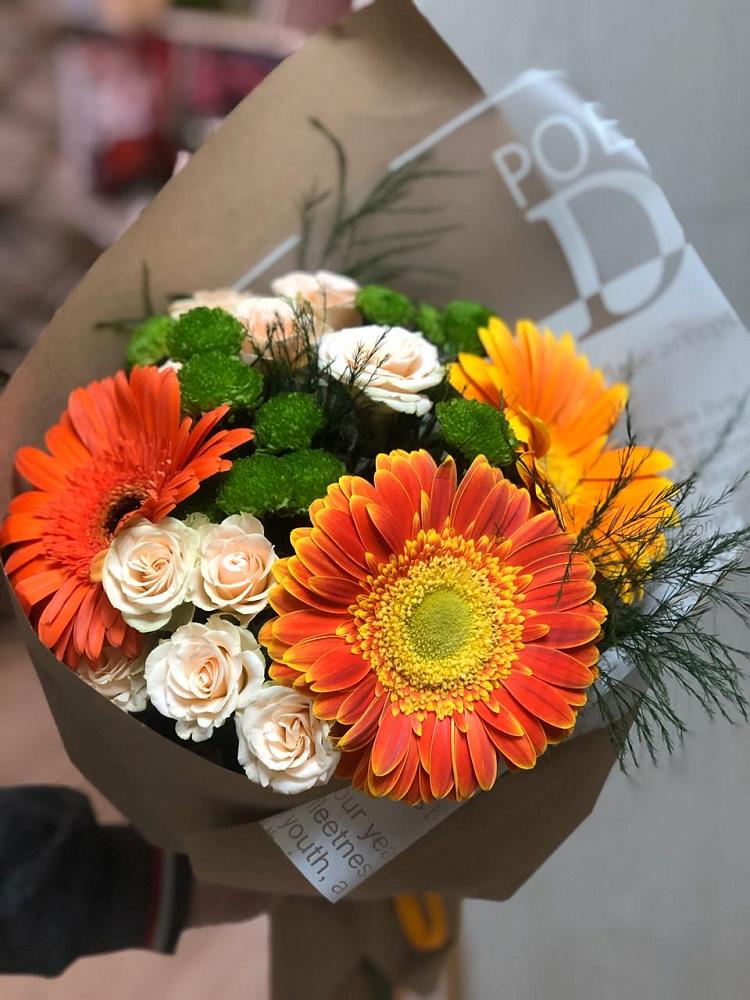 Букет цветов из: Герберы, Хризантемы и Розы в Ессентукской