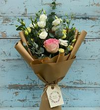 Букет цветов из:  Розы и Лизиантусы в Ессентукской