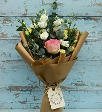 Букет цветов из:  Розы и Лизиантусы в Ессентукской