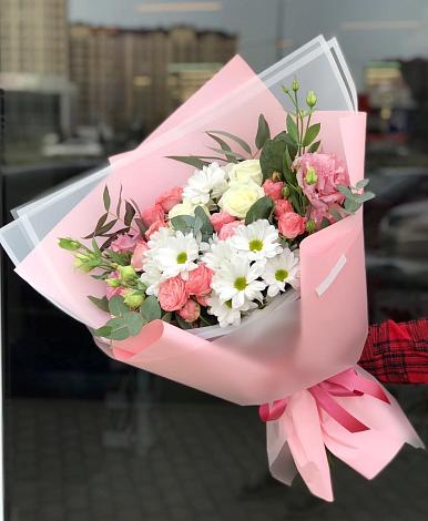 Букет цветов из: Розы, Лизиантусы и Хризантемы в Ессентукской