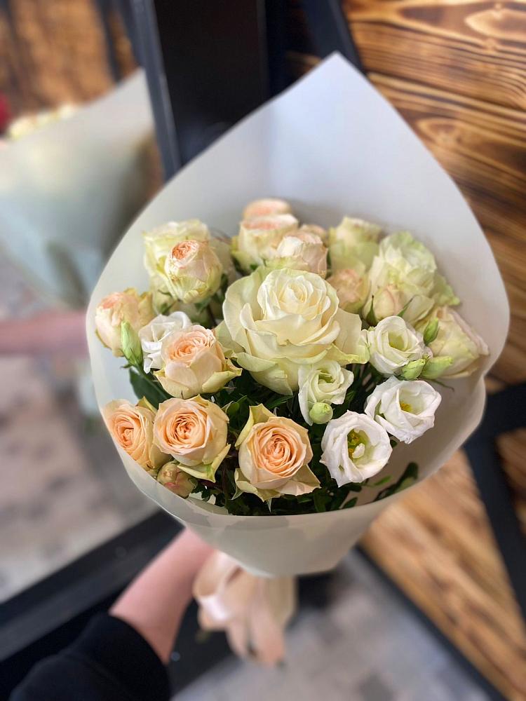 Букет цветов из: Розы и Лизиантусы в Ессентукской